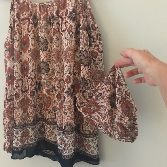 Chelsea & Theodore Cold Shoulder Blouse Size M - Picture 3 of 6